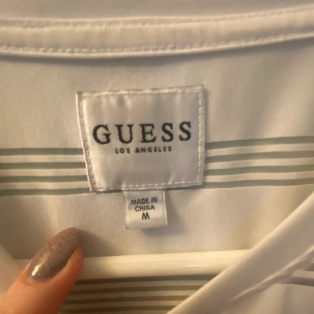 Guess T-Shirt - Picture 3 of 3